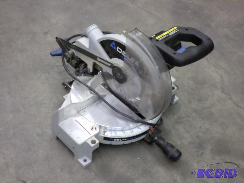 lot 84 image: Delta Shopmaster Compound Miter Saw...