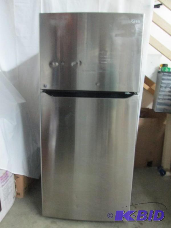LG LARGE CAPACITY TOP FREEZER REFRIGERATOR WITH ICE MAKER (FITS A 33 OPENING)