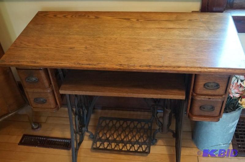 Vintage Singer sewing TableDesk