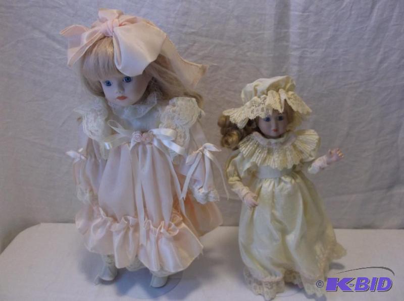 Collectable porcelain dolls appear in good&nb...