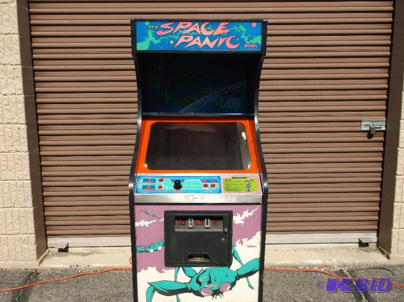 Cosmic Series SPACE PANIC arcade game powers ...