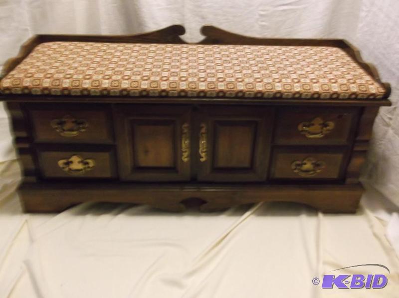Lane entryway padded seat cedar chest has a f...