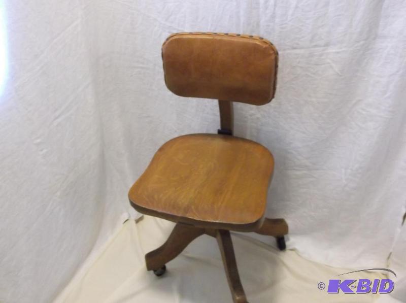 Vintage solid oak office chair on casters &nb...