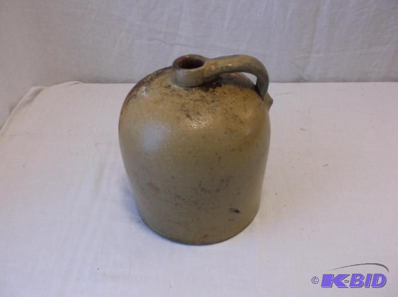 Vintage beehive jug has small&nbspchips&nbsp...