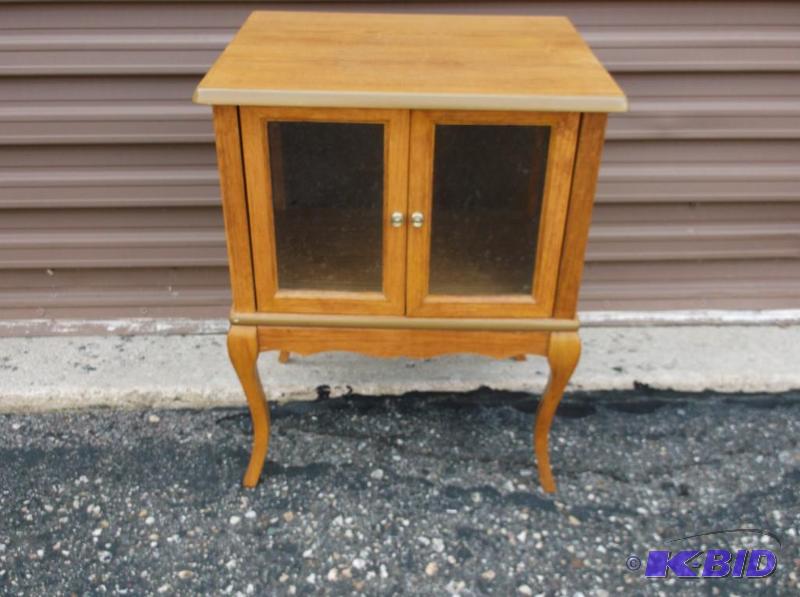Beautiful hutch style end table measuring 19&...