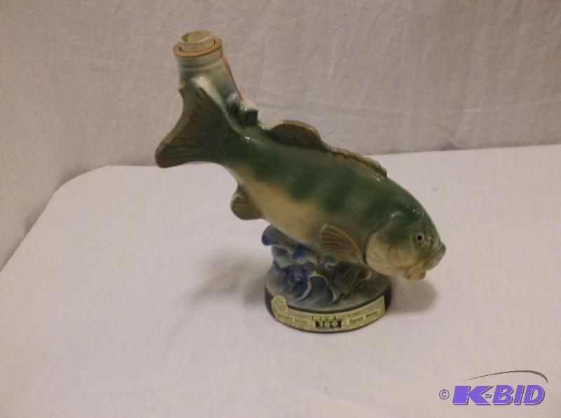 Collectable fish decanter appears in good con...