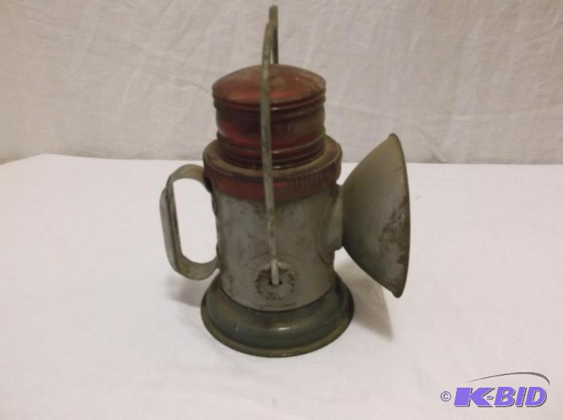 Vintage Delta light nice displayable piece....