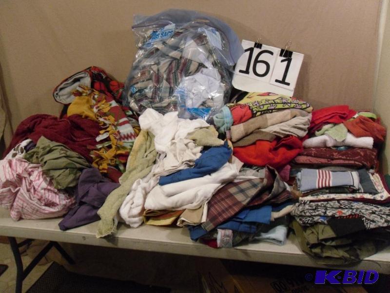 Large Lot of Assorted Towels, Blankets, Sheet...