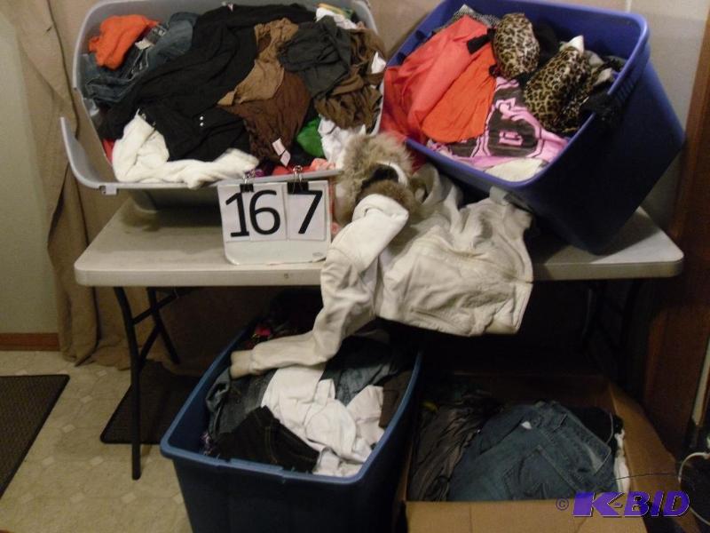 Very Large Lot of Womens Clothing. Some very ...
