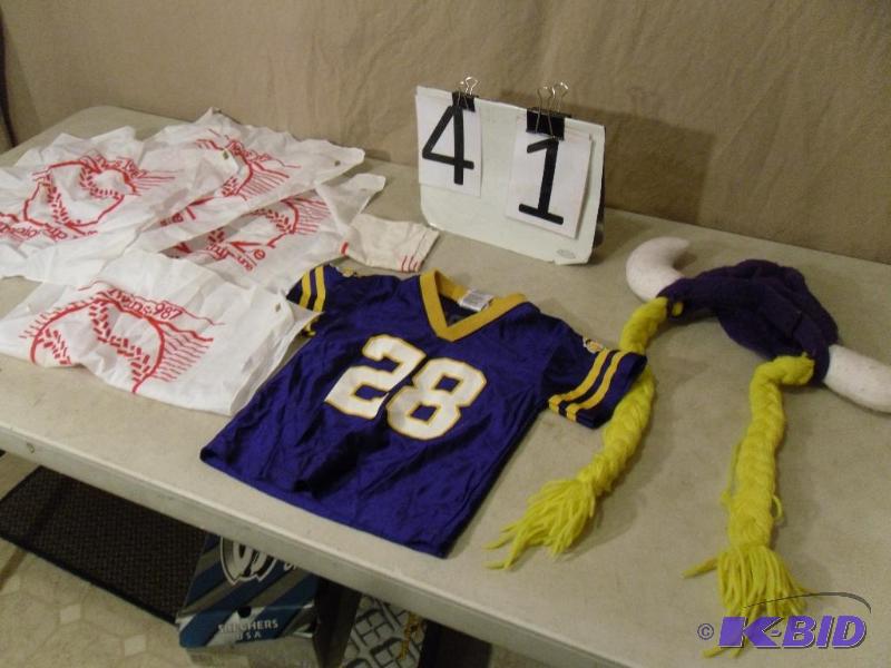 3T Adrian Peterson Vikings Jersey, Vikings Ha...