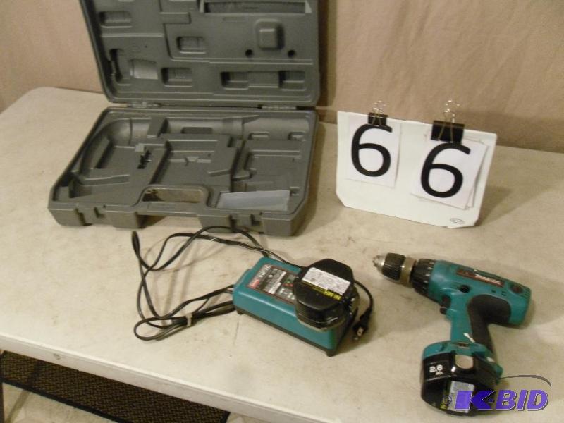 14.4 Volt Makita&nbspDrill Driver with Charg...
