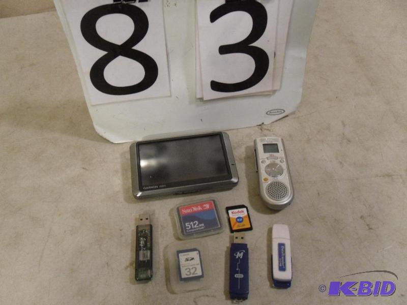 Garmin Vuvi 200W GPS, Olympus Voice Recorder,...