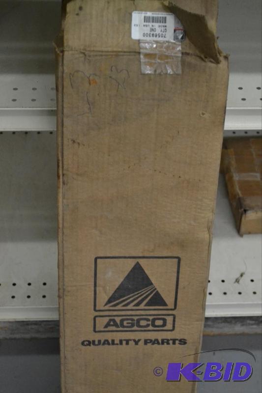 lot 106 image: Tractor or Combine Air Filter