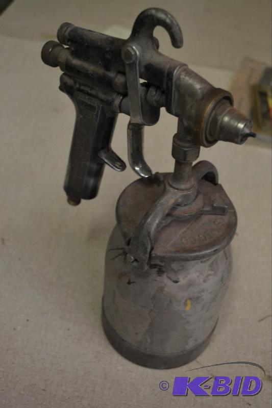 lot 114 image: Air Paint Gun