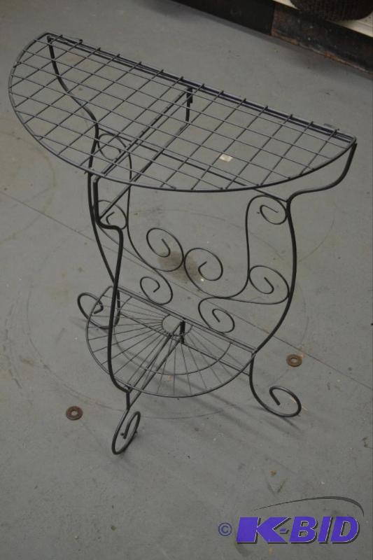 lot 149 image: Metal Wire Decorative Table