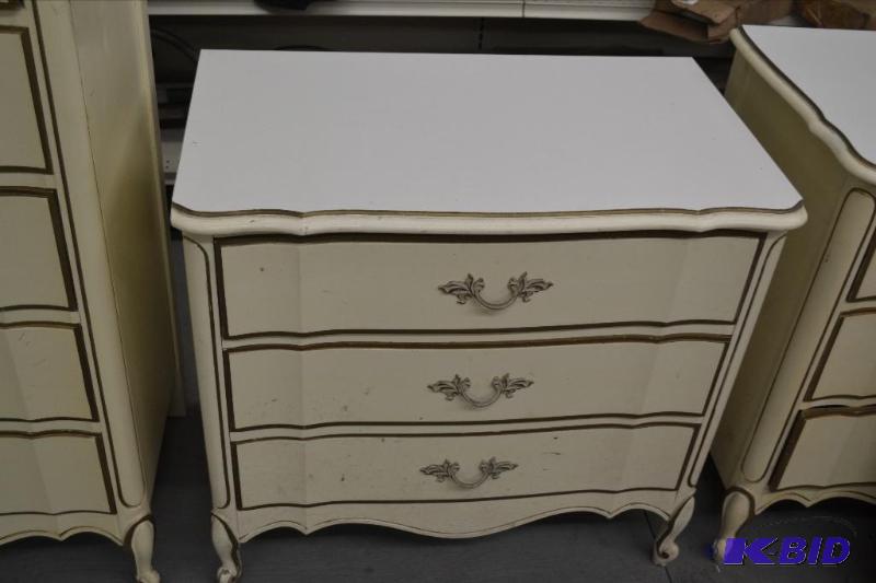 lot 154 image: Vintage Dresser