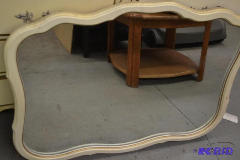 lot 156 image: ITEM BIDDING HAS BEEN HALTED - Vintage Mirror