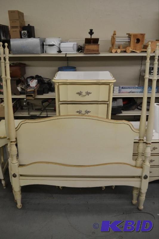 lot 158 image: Vintage Full HeadFoot Board