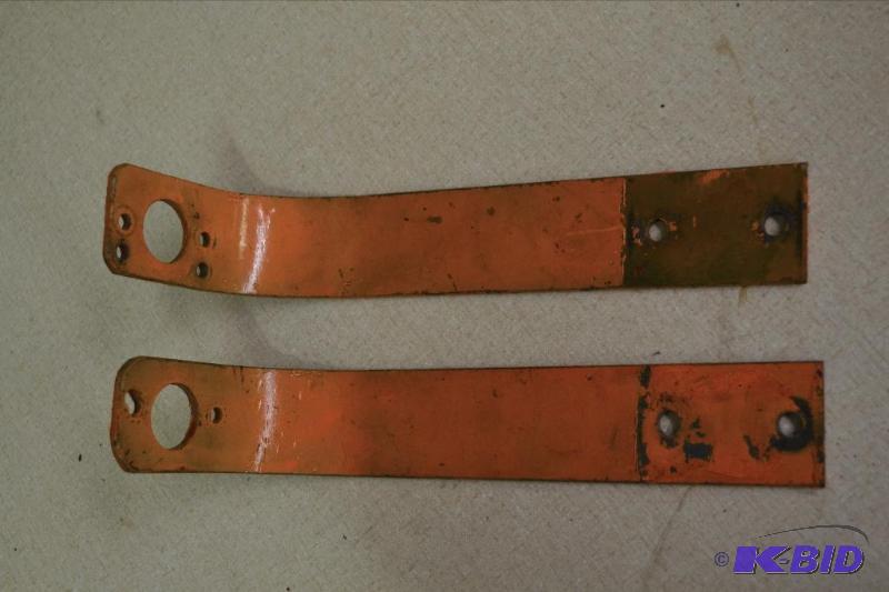 lot 162 image: A Pair of Metal Brackets