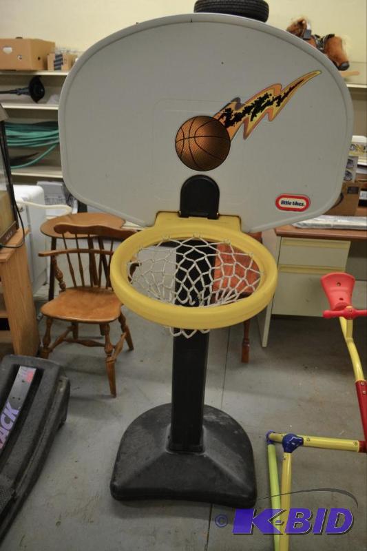 lot 170 image: Adjustable Childrens Basketball Hoop
