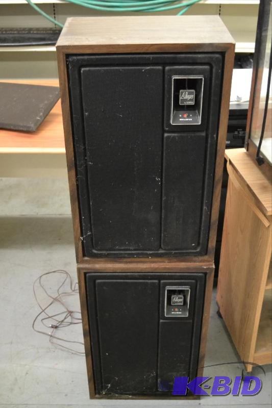 lot 173 image: A Pair of Allegro by Zenith Speakers