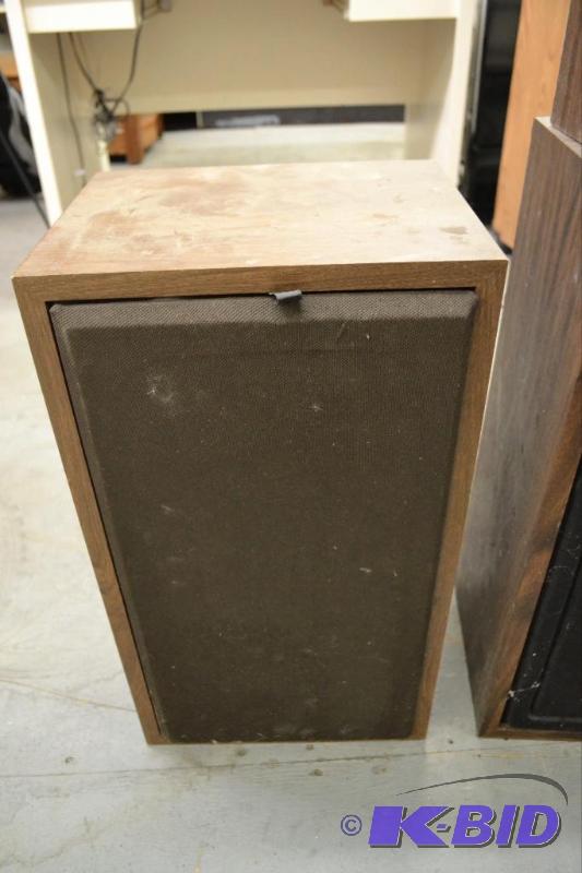 lot 174 image: A Speaker