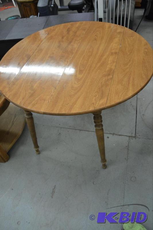 lot 176 image: Table