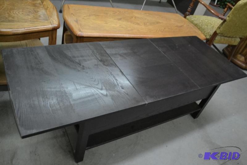 lot 181 image: Expandable Coffee Table