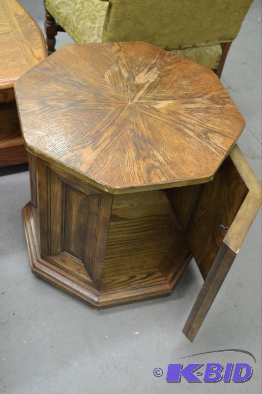 lot 182 image: End Table