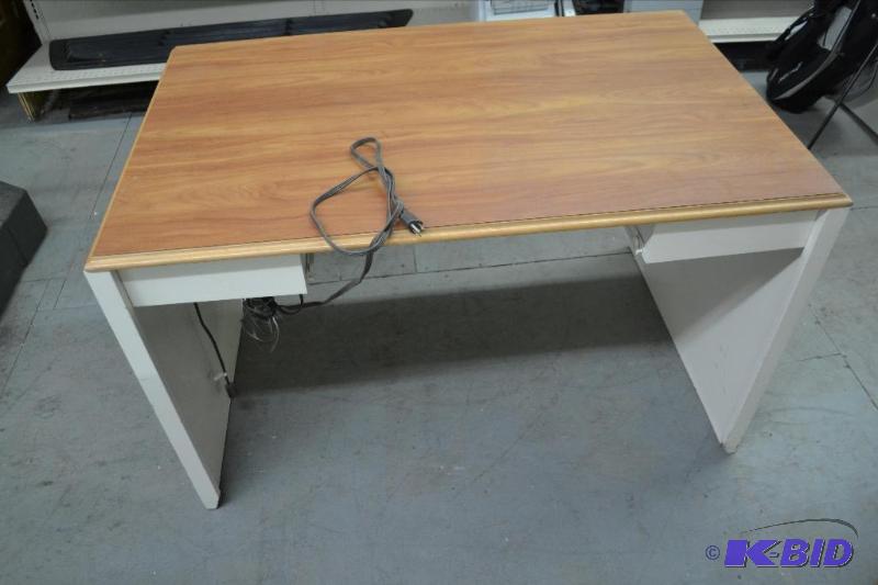 lot 184 image: Desk