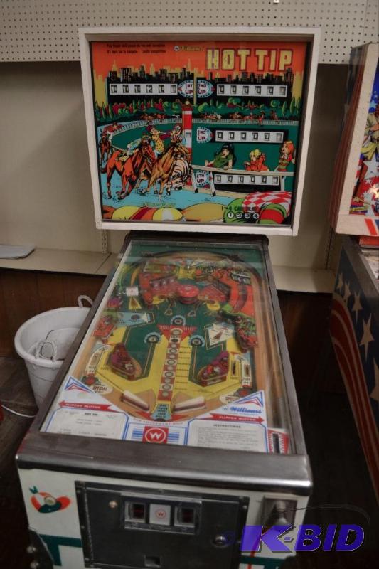 lot 2 image: Hot Tip Pinball Machine