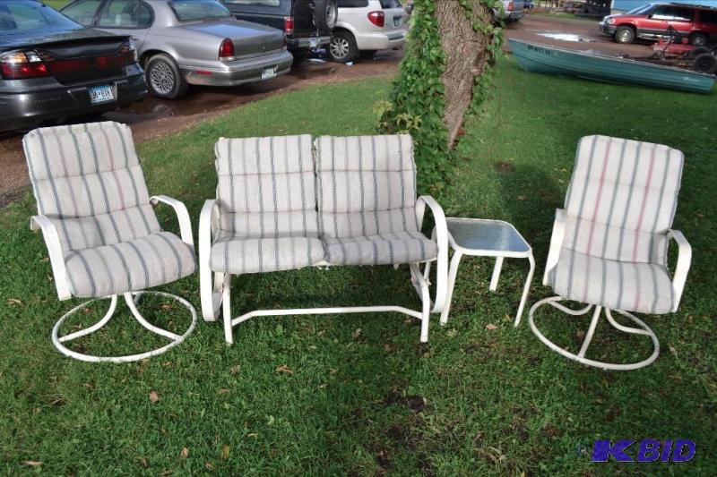 lot 23 image: 4 Piece Patio Set
