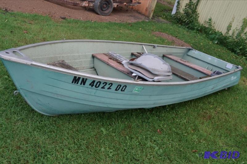 lot 24 image: 14 Boat