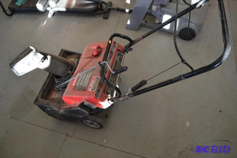 lot 27 image: Small Gas Powered Snow Thrower