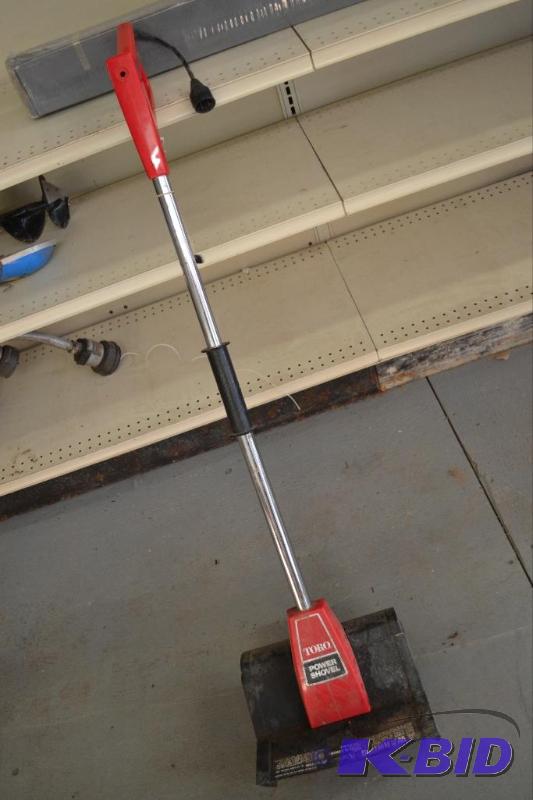 lot 31 image: Toro Power Shover