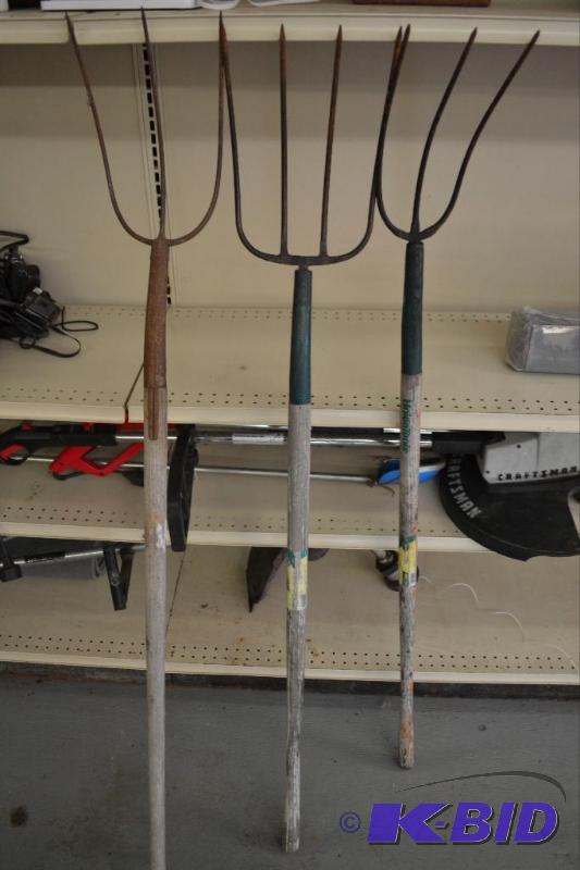 lot 32 image: Three Hay Forks