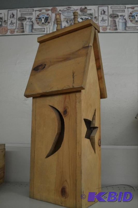 lot 37 image: Bat House