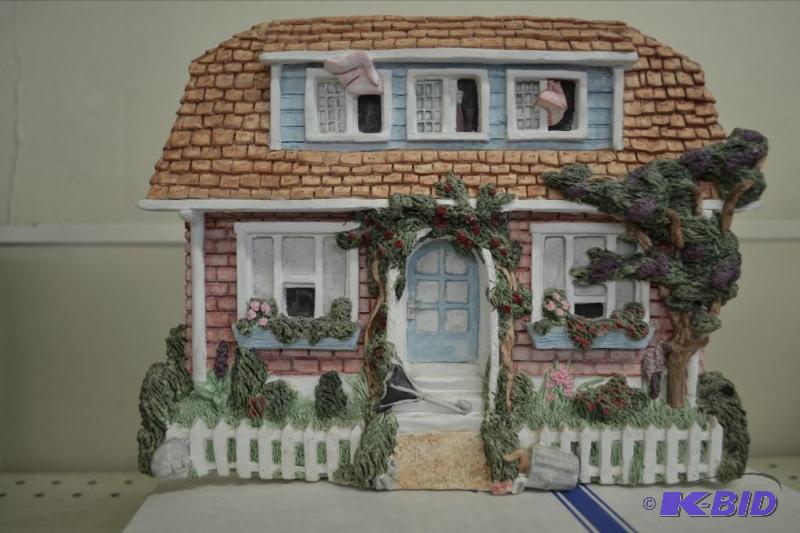 lot 40 image: Michaels Brian Bakers Deja Vu Collection - 1470 Wind and Roses