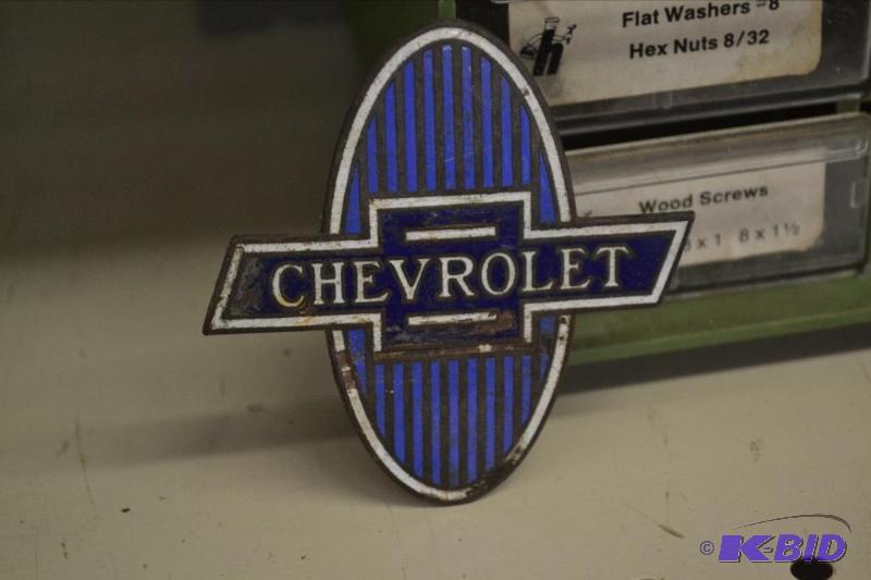 lot 52 image: Chevrolet Emblem