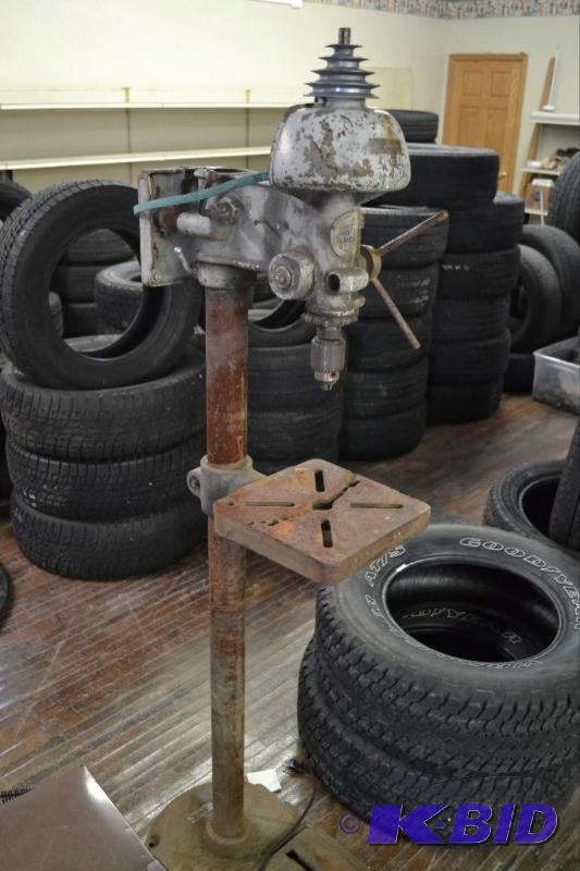 lot 8 image: Walker-Turner Drill Press