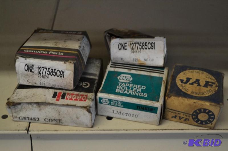 lot 82 image: Variety of Bearings