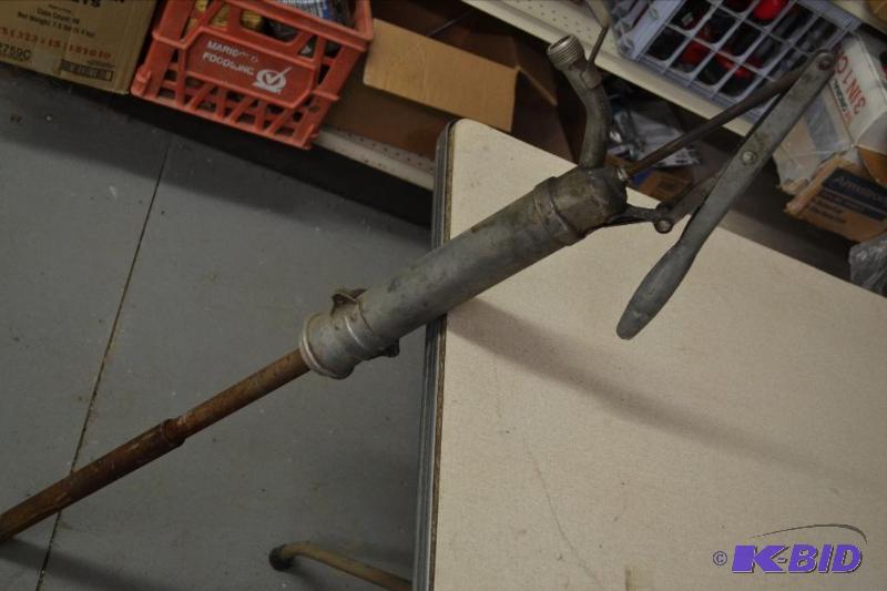lot 98 image: Oil Pump