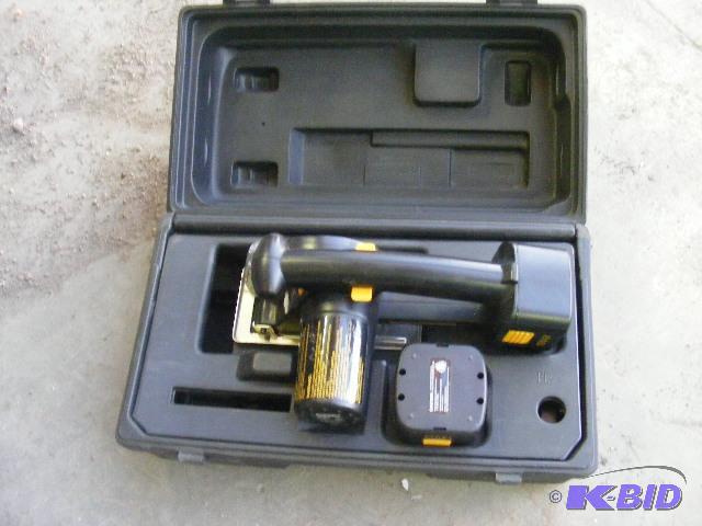 lot 15 image: 12V Panasonic Metal cutter, cordless. Serial ...