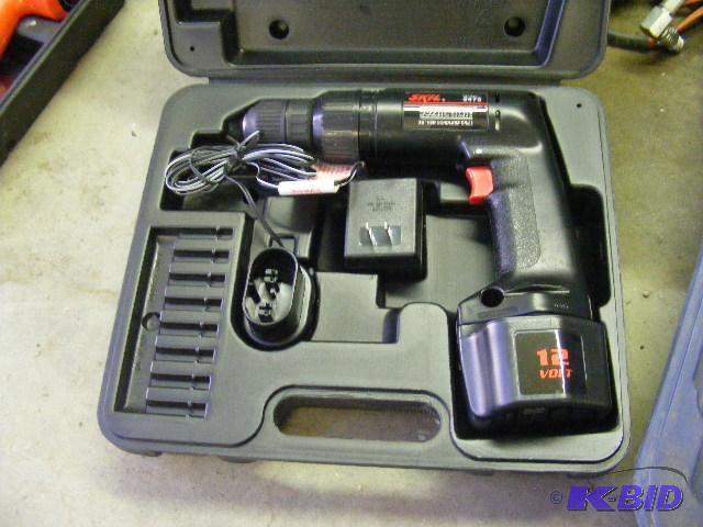 lot 23 image: Cordless Skil 12V Drill. Model 2475. 38 VS...