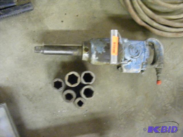 lot 35 image: CP 1 Impact Gun with 6 sockets for Truck Ti...