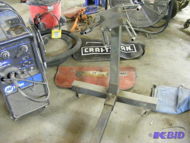 lot 47 image: Engine Stand...