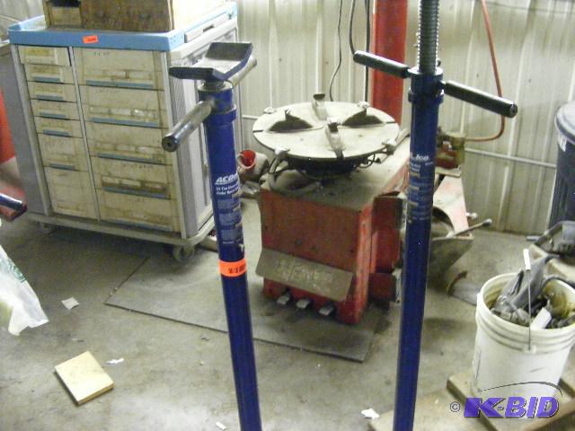 lot 48 image: Pair of Adjustable, under the hoist jack stan...