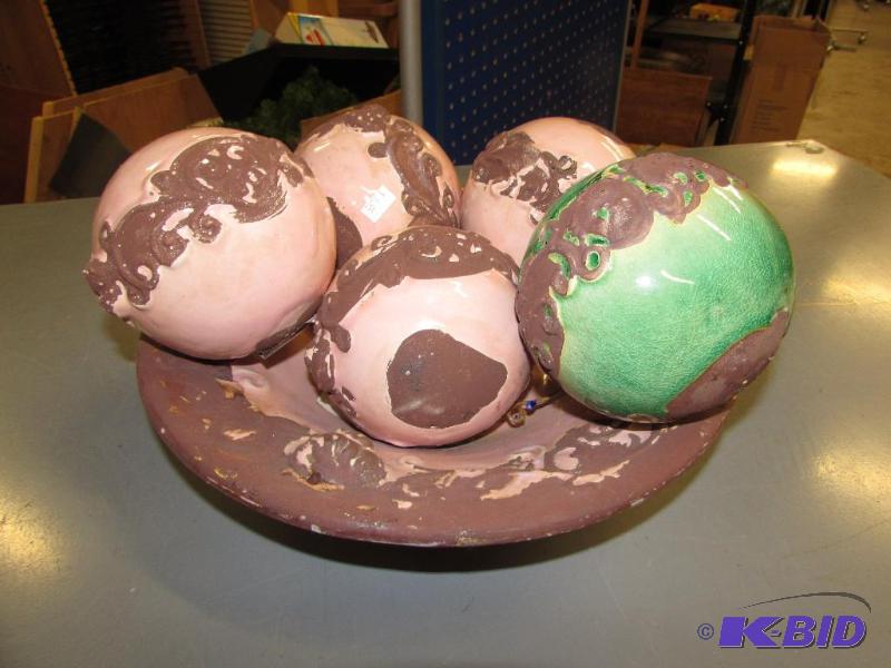 Vintage Style Bowl with 5 decorative balls, m...