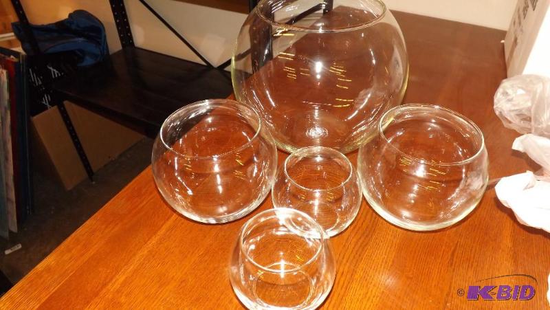 Set of 5 Fish Bowls, 1 large 8.5 tall, 2 me...