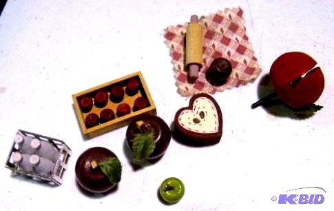 Lot of Apple Miniatures - (1) is a milk crate...